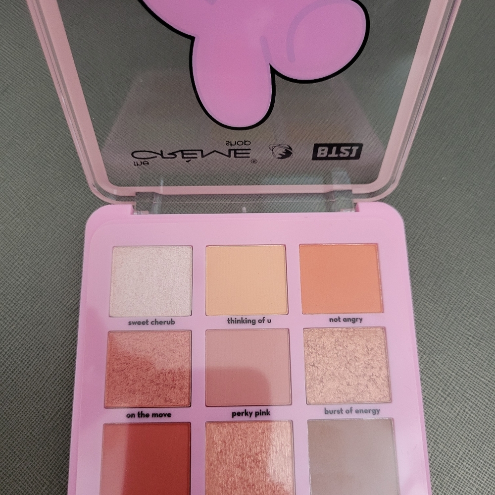 The Crème Shop BT21:HEART & SOUL Eyeshadow Palette COOKY BTS - Picture 4 of 7